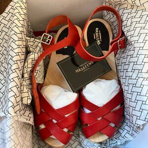 NEW Swedish Hasbeens Magdalena Red 39 NIB